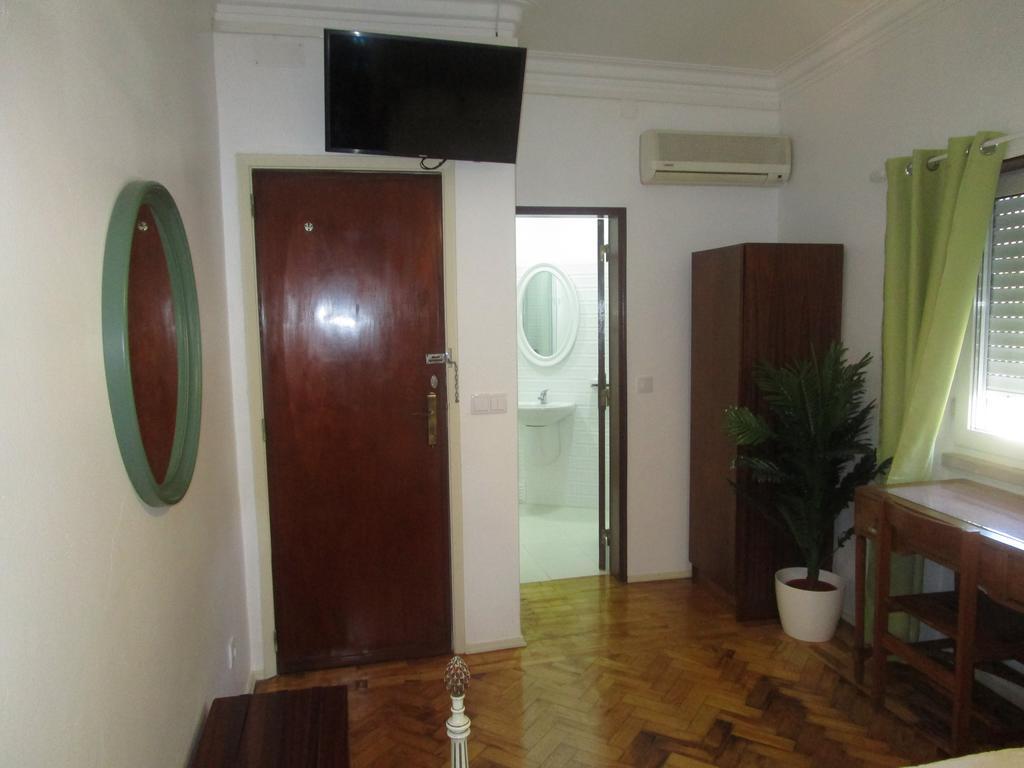 Отель Pensao Residencial Luanda Томар Экстерьер фото